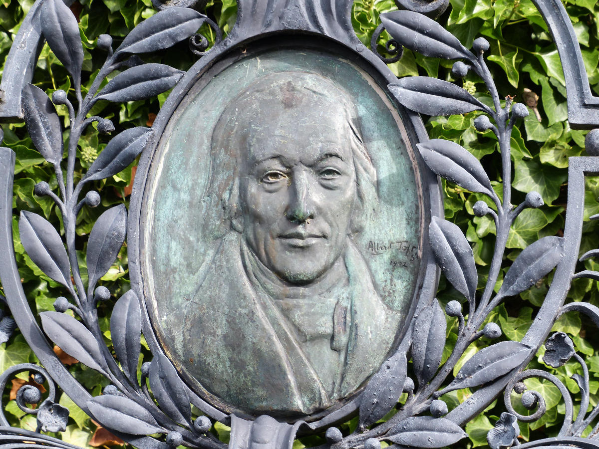 Robert Owen on his tomb