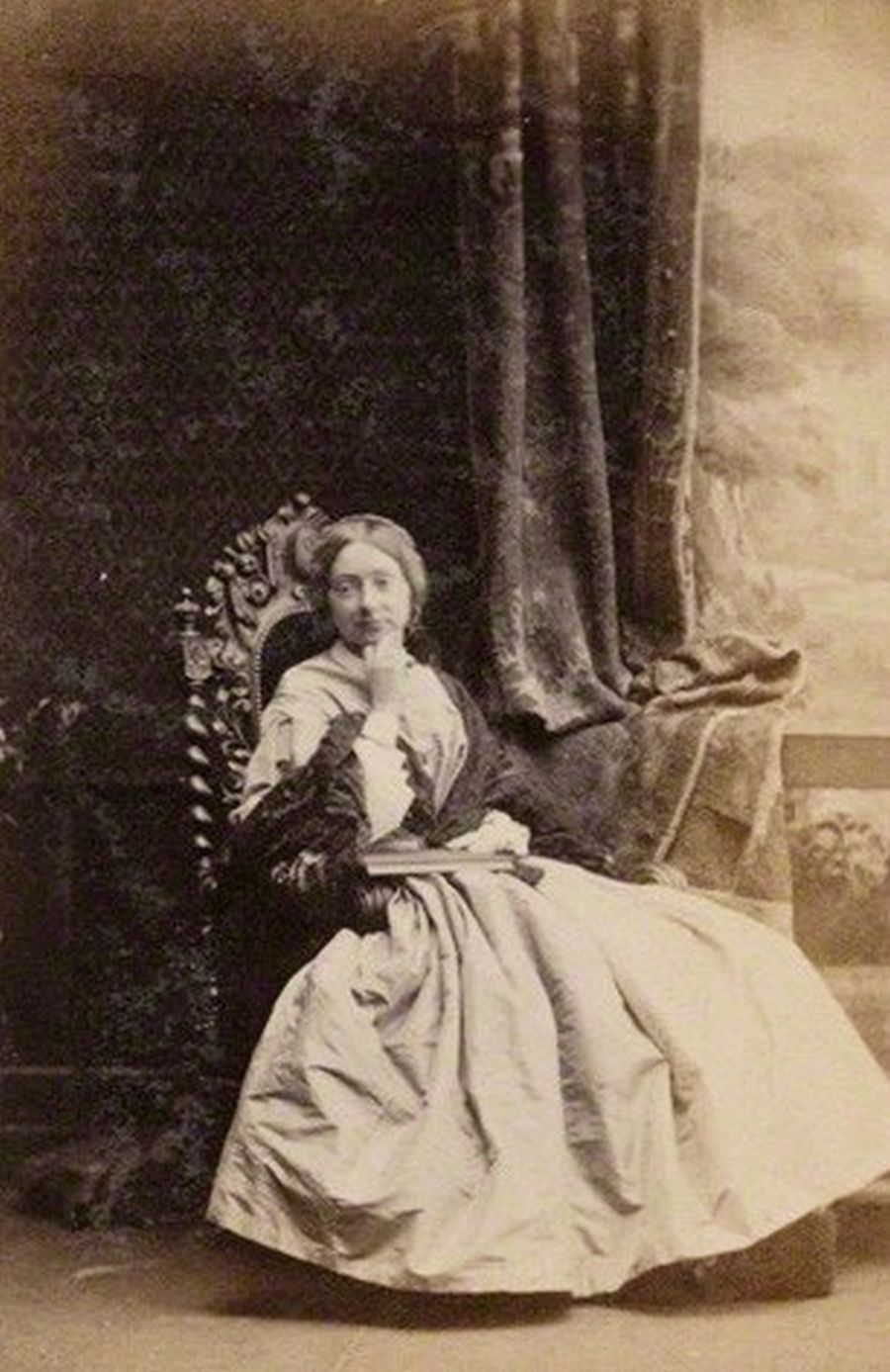 Maude Stanley 1861. Photograph by  Camille Silvy - Widipedia pd